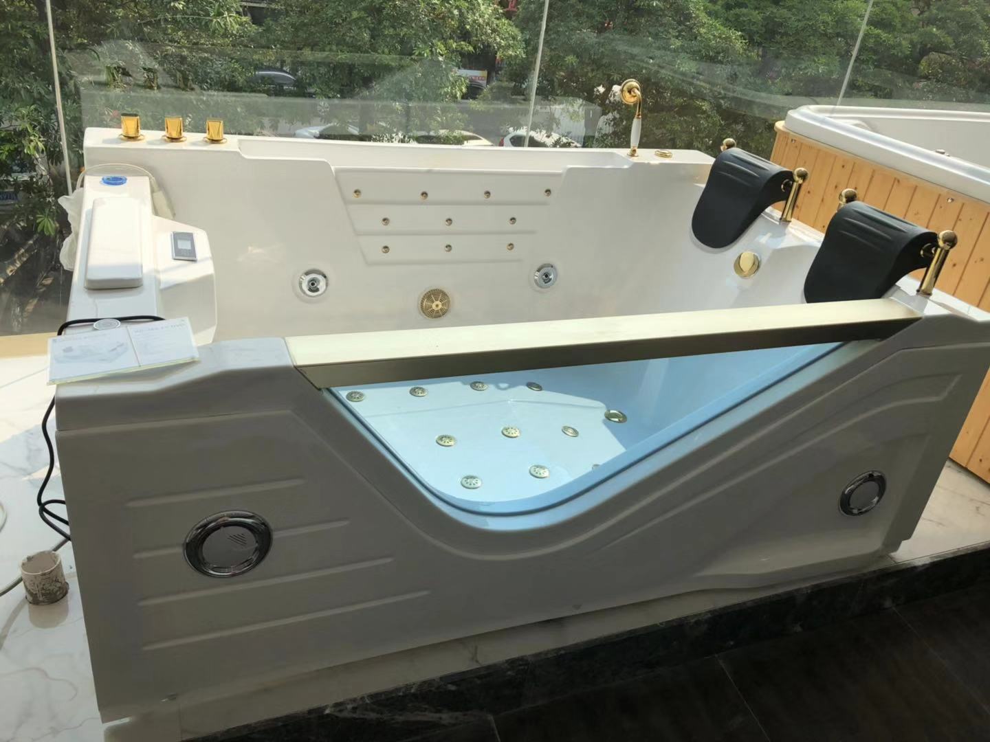 Whirlpool Bathtub Hirossy Jacu - W Spa & Wellness recension och pris